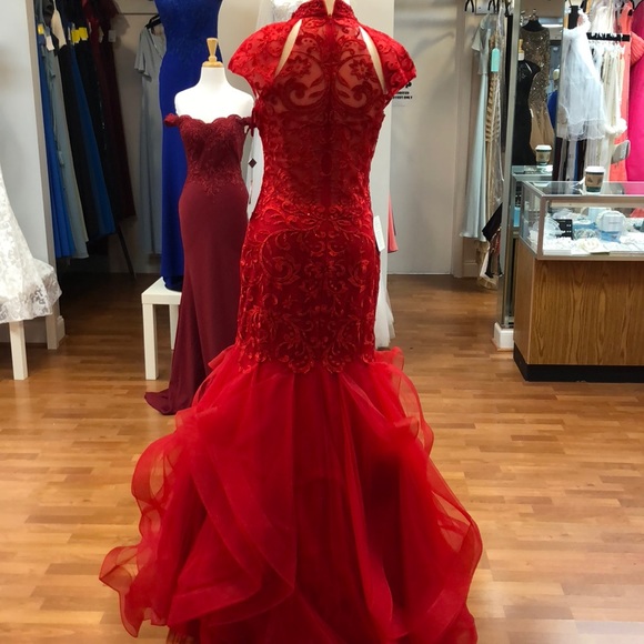 ✔️ Red prom dress adorned with beads - Picture 4 of 8